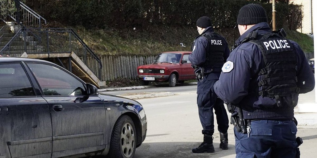Automobilom udario policajca, pa mu pronađeno 11 kilograma marhuane: Uhapšen Kosovski Albanac (22)