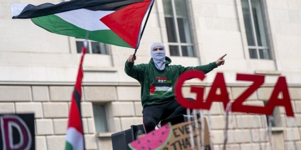 (VIDEO) Neviđena otimačina! Da li ovo znači početak zabrane kretanja za Palestince?