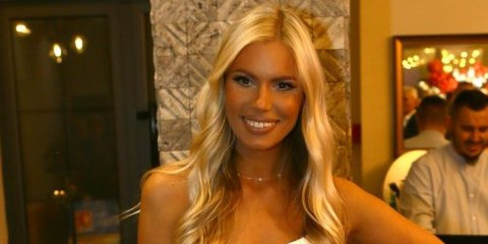 Ovaj pevač ima najzgodniju ženu na estradi - Skinula se u bikini i usijala mreže (FOTO)