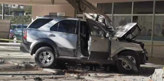Jeziva saobraćajka u Foči: Džipom se zakucao direktno u bolnicu (FOTO)