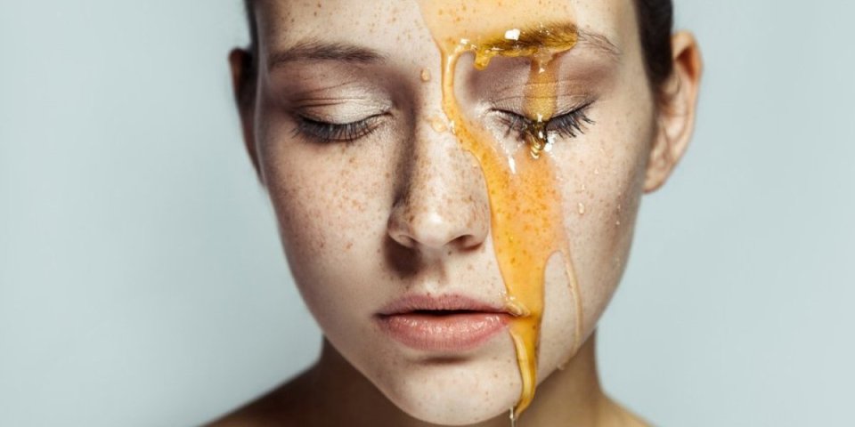 Nahranite lice medom i vitaminima! Prirodne maske za osetljivu i dehidriranu kožu