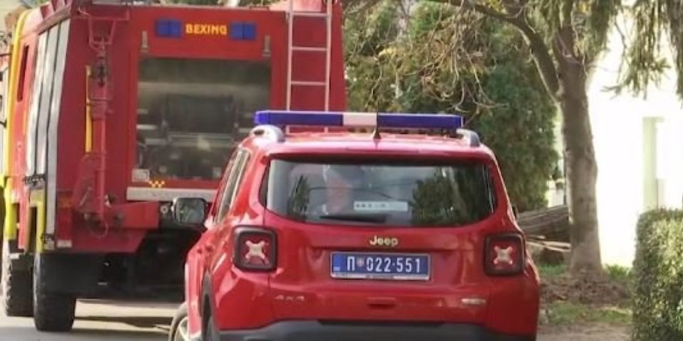 Bukti požar u Kaluđerici: Zapalila se prodavnica, dim kulja na sve strane