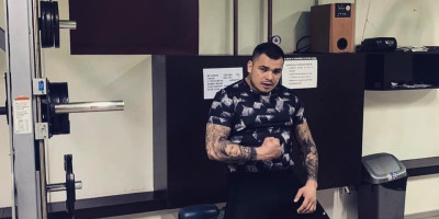 Miljan Vidović Hofman uhapšen je zbog napada na Dejana Vuksanovića, tačnije, dolazak na Vuksanovićeva vrata u grupi, te im se stavlja na teret ugrožavanje njegove bezbednosti i članova njegove porodice.