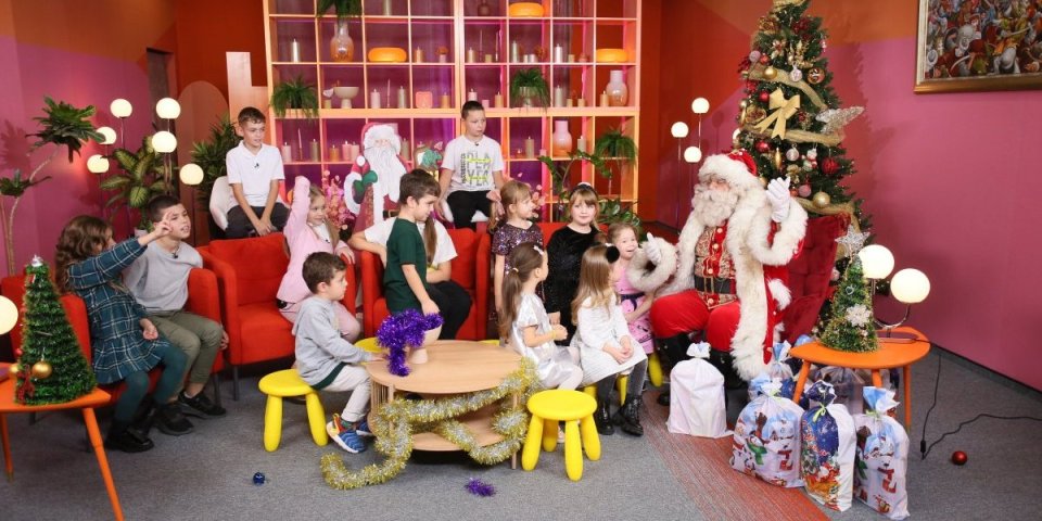 Roditelji, stižu pare: Novogodišnji vaučeri uvećani biće i pre nego što ste očekivali!