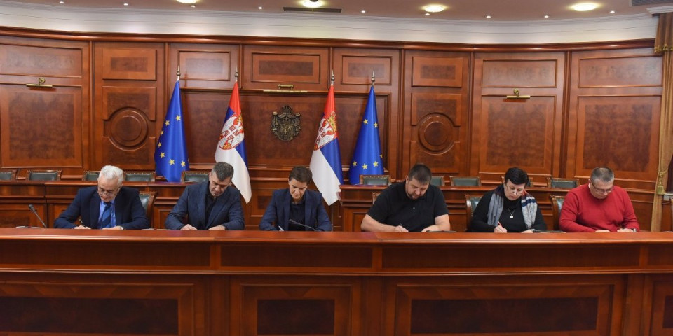 Potpisan sporazum o obustavi protesta u Pošti Srbije (FOTO)