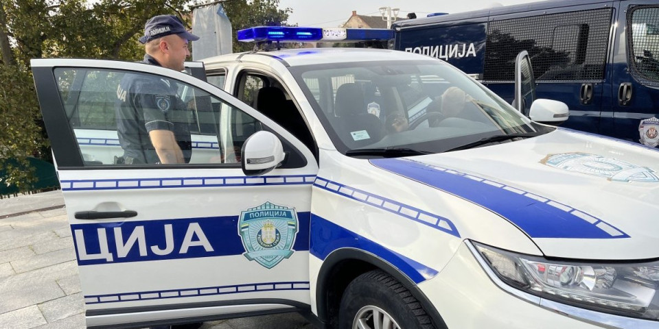 Opšta makljaža kod OFK Beograd: Momci se potukli zbog uključenja u saobraćaj, jedan izvukao palicu