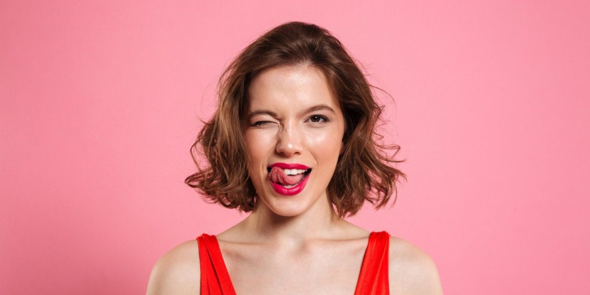 Jezik toliko širok da liže 4 lizalice odjednom: Advokatica oborila svetski rekord - ljudi ne veruju šta vide (VIDEO)