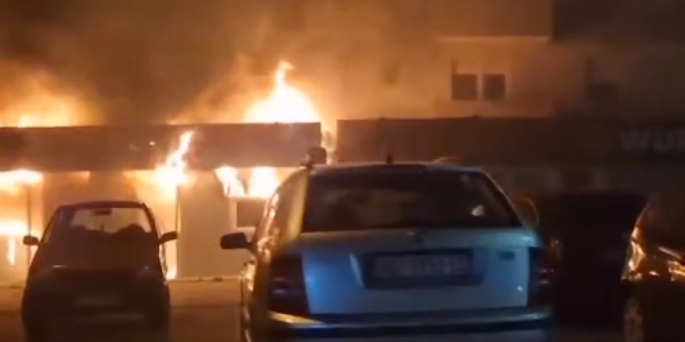 Gori poznata mesara! Ogroman požar u Surčinu! (VIDEO)