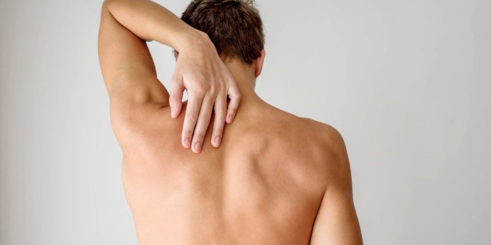 Bol u leđima nestaje za 7 dana! Preparat od suvih šljiva koji čuva kosti (VIDEO)
