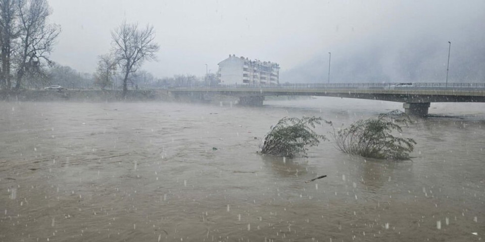 Ukinuta vanredna situacija u Prijepolju: Reka Lim se povukla u svoje korito (FOTO)