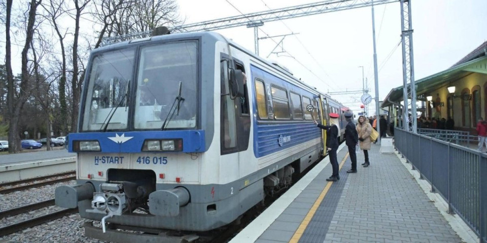 (FOTO) Veliki dan za Srbiju! Nakon 9 godina uspostavljena linija: Stigao voz iz Segedina u Suboticu