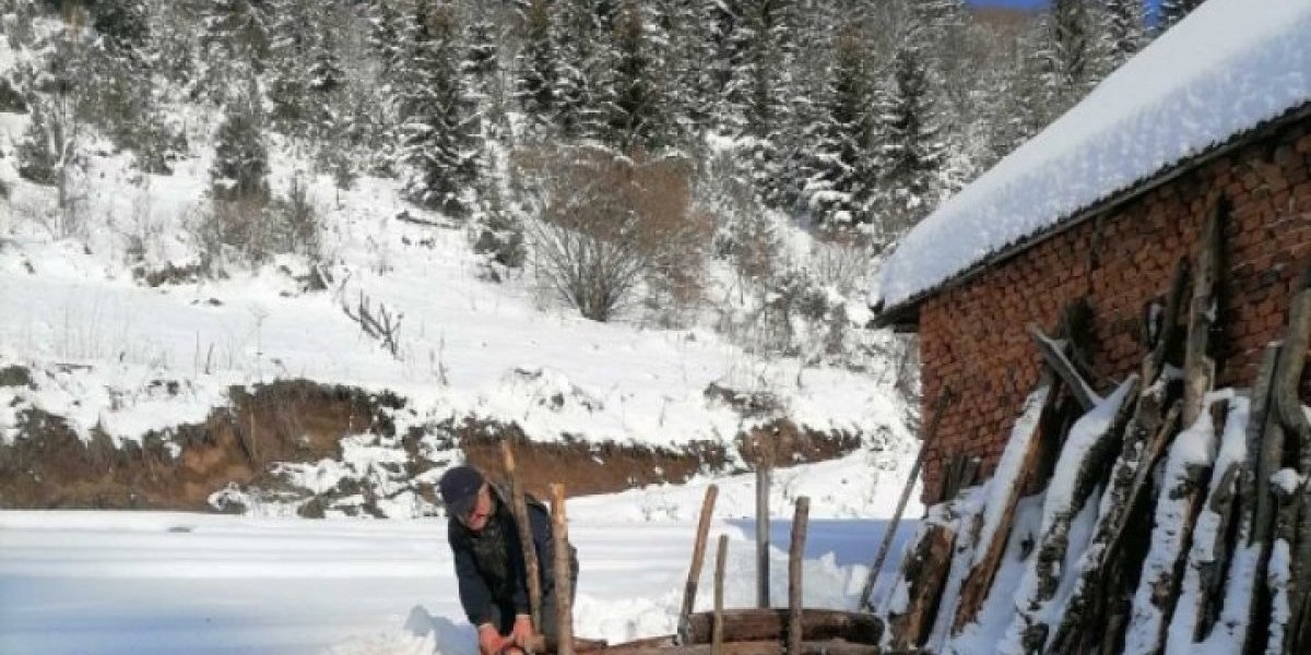 U ovom selu prvi sneg uvek "ugasi" svetlo! Ima drva, struja dolazi, kažu meštani