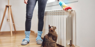 Kako se približava zima, računi za energiju neminovno rastu, pa svaka ušteda dobro dođe. Stručnjaci otkrivaju jednostavan trik koji vam može pomoći da smanjite troškove grejanja, a sve što vam je potrebno već imate kod kuće.