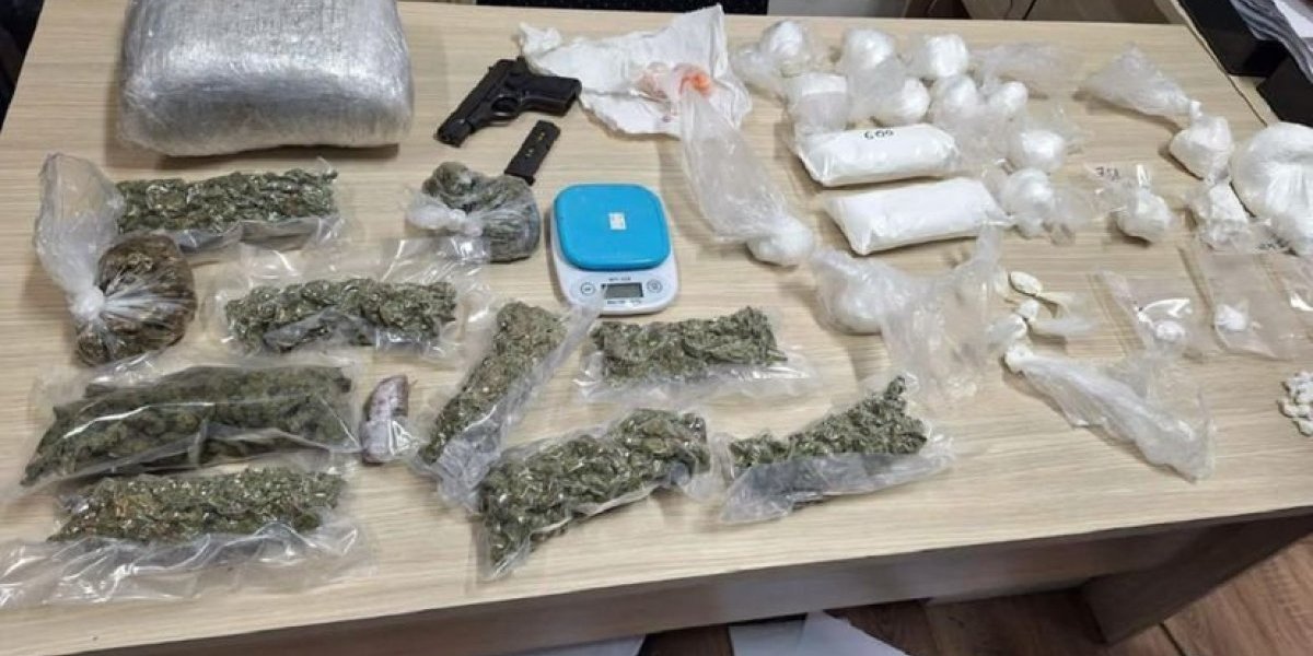 Državljanin BiH uhapšen u Bečeju: Krio u stanu kokain i marihuanu za prodaju