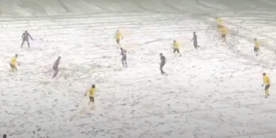 Rusi šokirali planetu! Sneg pada, minus 5, oni igraju fudbal! (VIDEO)