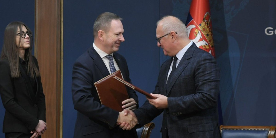 Odlična vest! Vesić potpisao ugovor o subvencionisanju deset avio linija iz Kraljeva i Niša