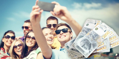 Ministar za brigu o selu Milan Krkobabić rekao je da za program dodele bespovratnih sredstava za kupovinu seoske kuće sa okućnicom na teritoriji Srbije vlada veliko interesovanje i da dnevno stiže od 10 do 13 zahteva.