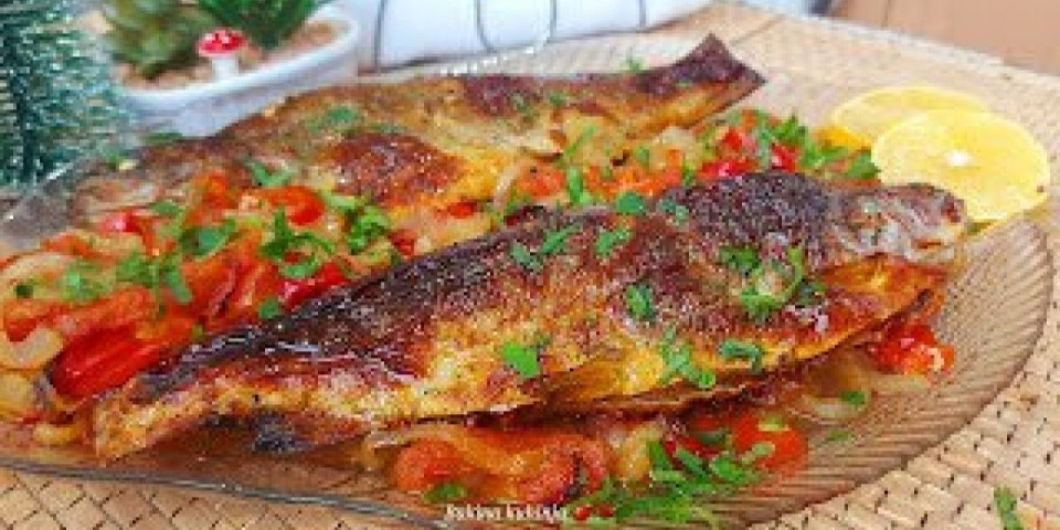 Riba iz rerne sa povrćem! Ukusan specijalitet koji morate da probate (VIDEO)