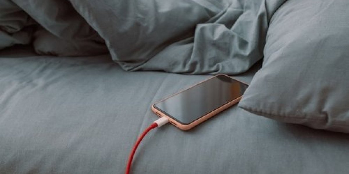 U krevet bez telefona: Stručnjaci upozoravaju na jednu stvar, tiče se srca