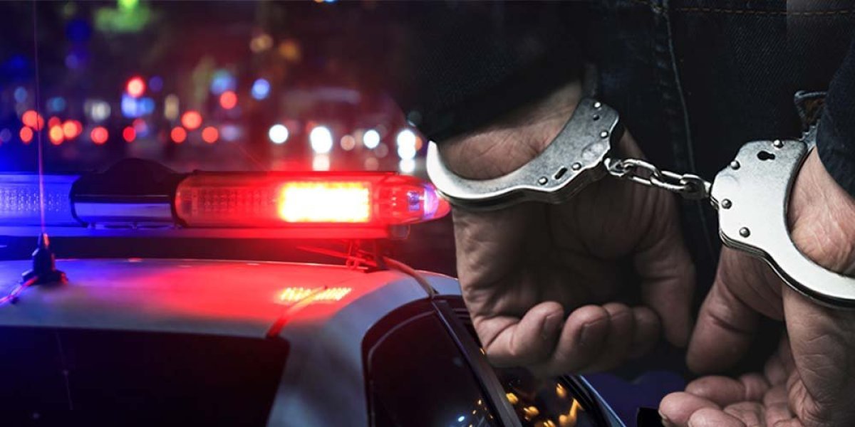 Uhapšen muškarac (37) iz Jagodine: Uz pretnje sekirom oteo 110.000 dinara i tri telefona