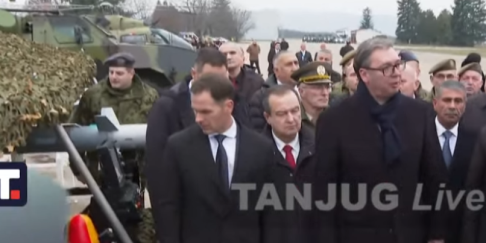 Prikaz naoružanja Vojske Srbije na vojnom aerodromu u Nišu - Vučić: Ovo je naša produkcija, sve u šta sam verovao (VIDEO)