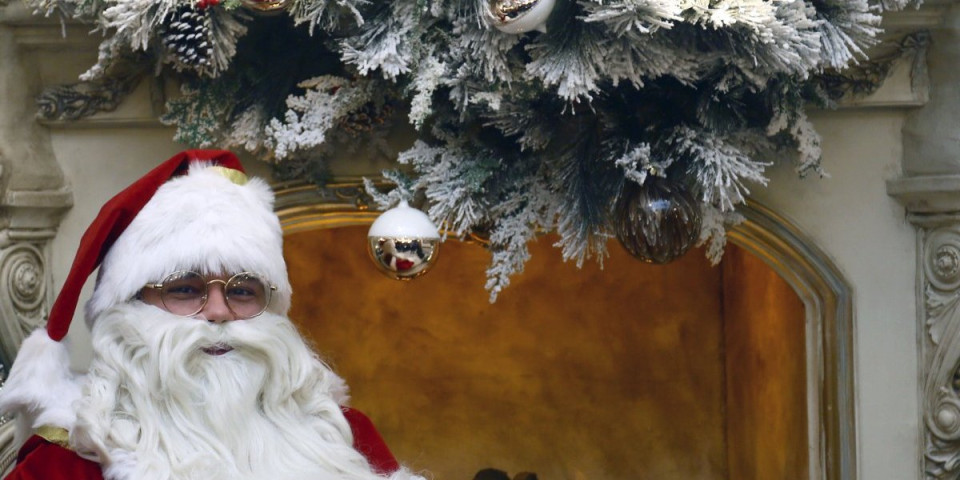 "Jako opasni momci": Smederevska mafija špageti ukrala Deda Mraza! Oduzeli deci prazničnu dekoraciju (VIDEO)