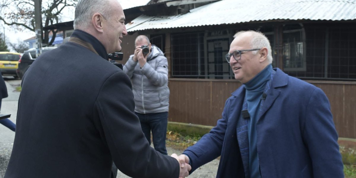 Vesić sa građanima Batočine obećao obnovu puta u selu Brzan