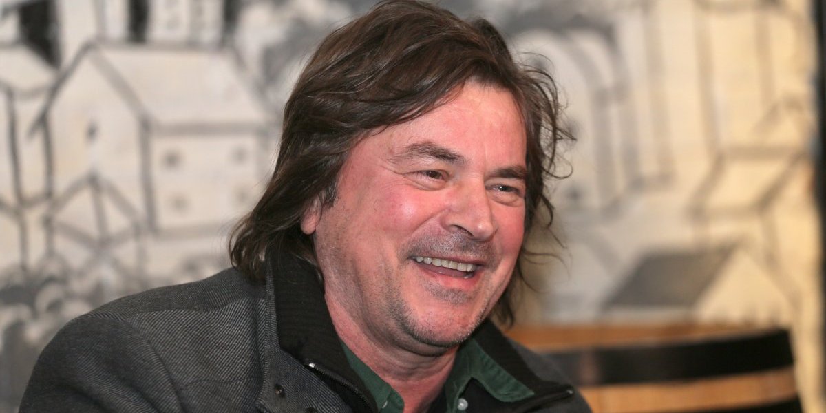 Ovo je supruga Alena Islamovića! Pevač je vešto krije od javnosti, a evo kako ona izgleda (FOTO)