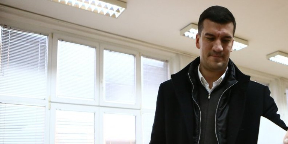 Marko Kešelj, bivši reprezentativac i igrač Zvezde, glasao na Voždovcu! (VIDEO/FOTO)