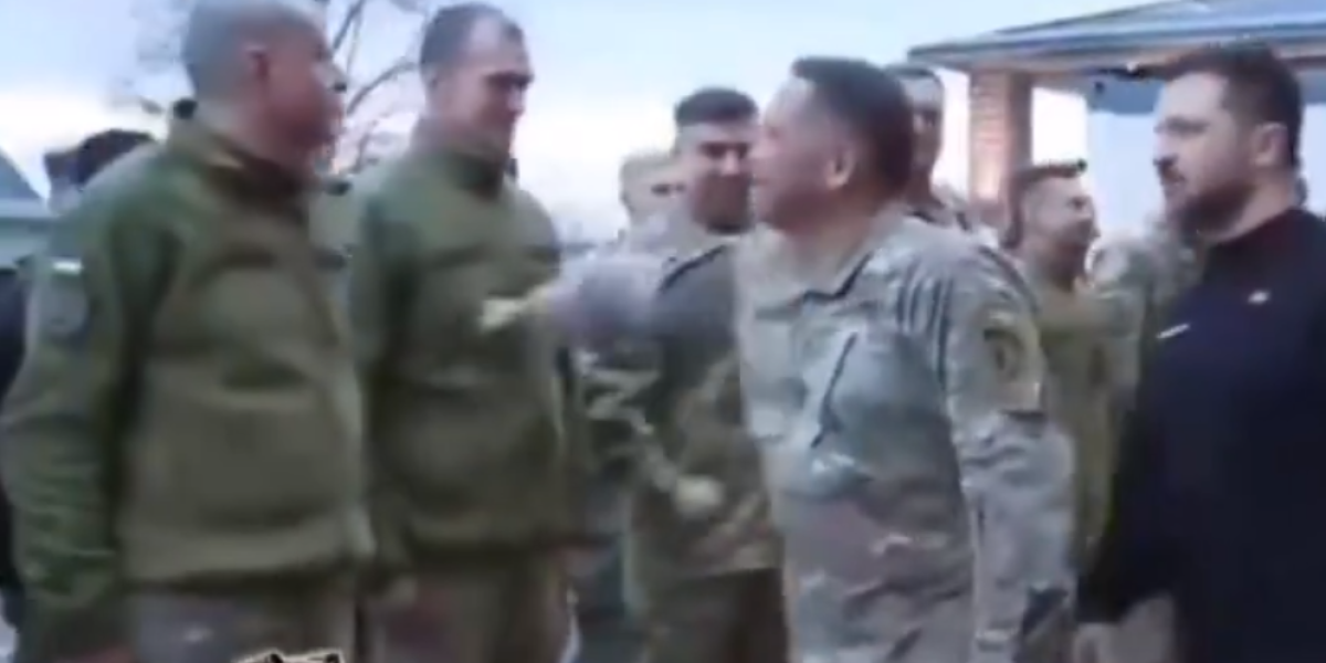 (VIDEO) Američki general pesnicom udario ukrajinskog vojnika! Zelenski morao da reaguje, snimak neprijatne situacije zapalio internet!