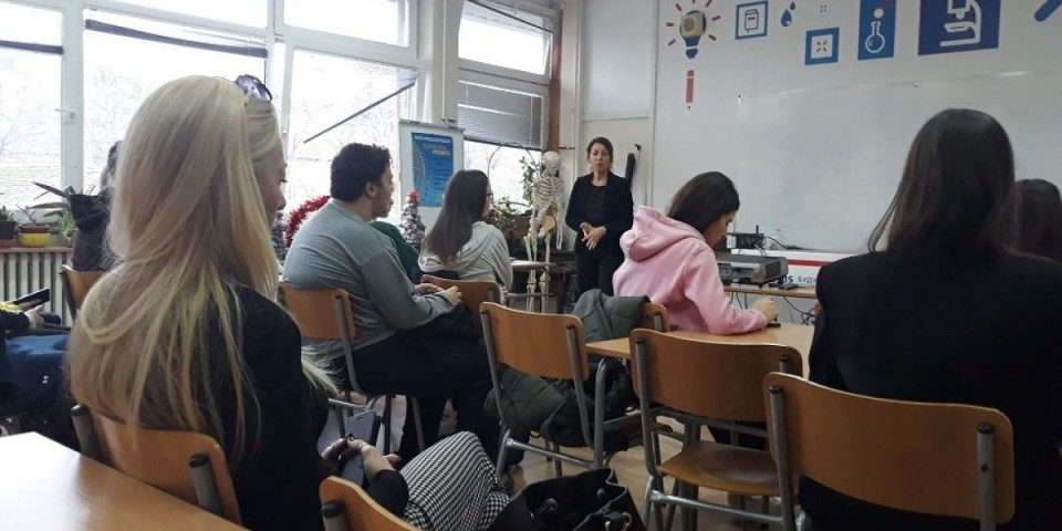 Sedma beogradska gimnazija Inspirativno Oblikuje Budućnost Kroz Poeziju i Održivost