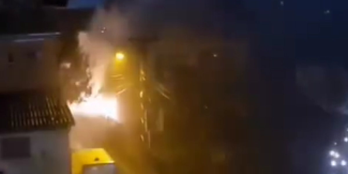 Letele varnice na sve strane! Eksplozija u Novom Sadu (VIDEO)