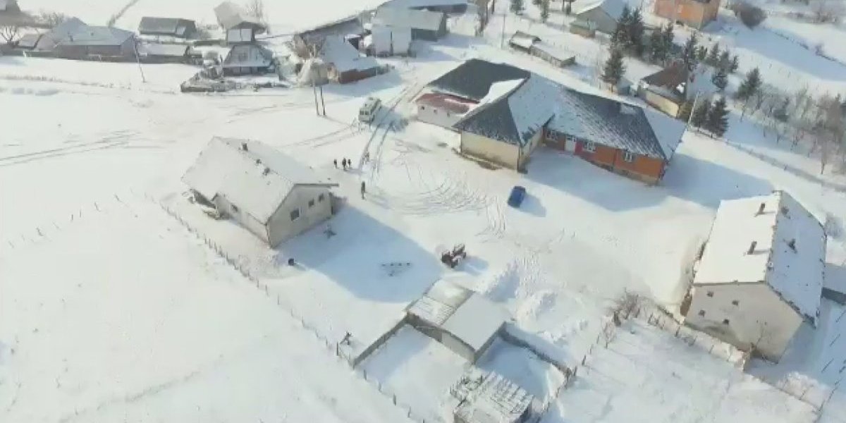 Zovu ga srpskim Sibirom, i opravdao je naziv prvog dana zime: Meštani je dočekuju spremno - potroše čak 20 metara drva da bi se ogrejali (FOTO)