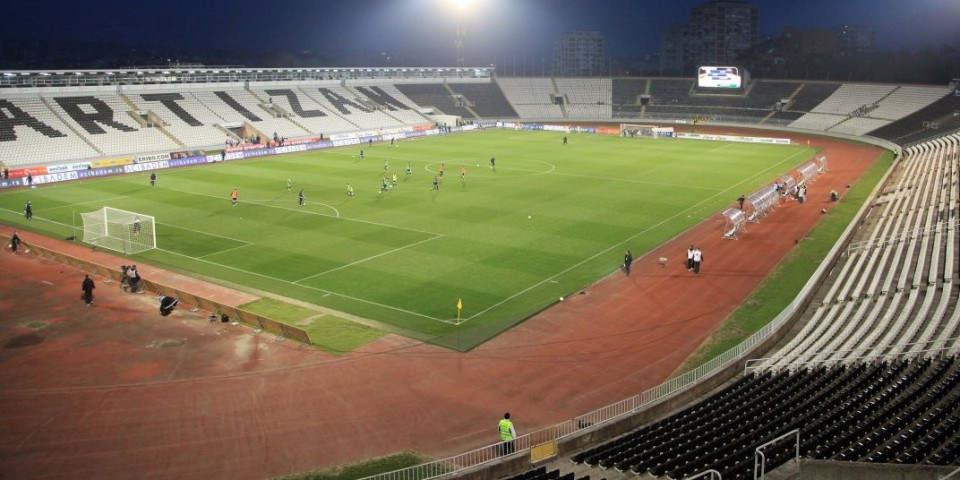 Raspad u Humskoj! Pogledajte u kakvom je stanju stadion Partizana (FOTO)