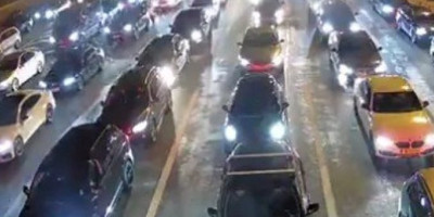 Auto-moto Savez Srbije upozorava vozače na pojačan saobraćaj na izlazima iz gradova i na frekventnim putnim pravcima pred početak vikenda.