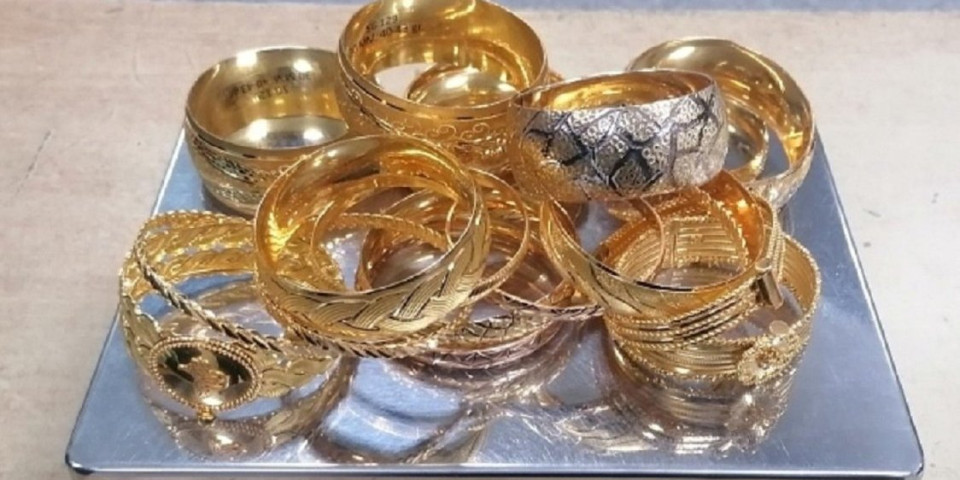 Sakrili gomilu zlata u neseseru: Turci švercovali nakit vredan 20.000 evra