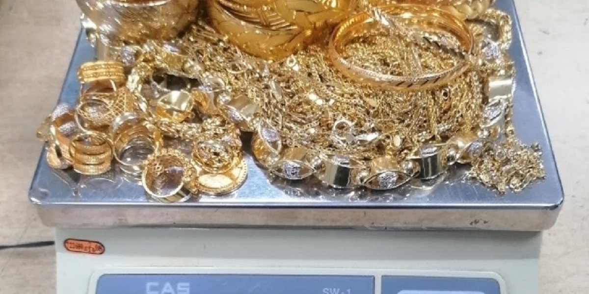 Turci sakrili pola kila zlata u sedište "pežoa"! Zaplenjen nakit, vredan tri i po miliona