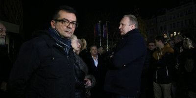 Predsednik Pokreta za preokret Janko Veselinović žestoko je potkačio poslanike koji bojkotuju rad Skupštine Srbije.