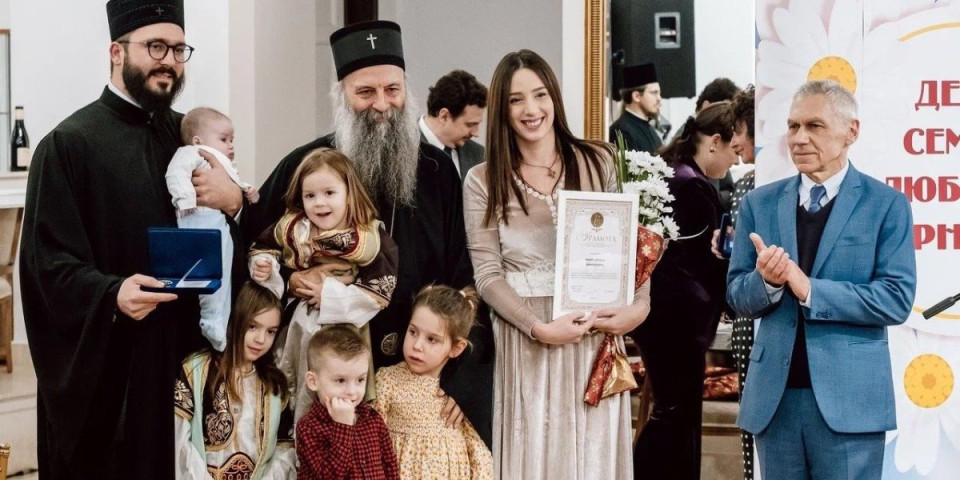 Priznanja porodicama koje neguju tradicionalne vrednosti! U Ruskom domu odlikovana i Danica Crnogorčević i njen suprug (FOTO)