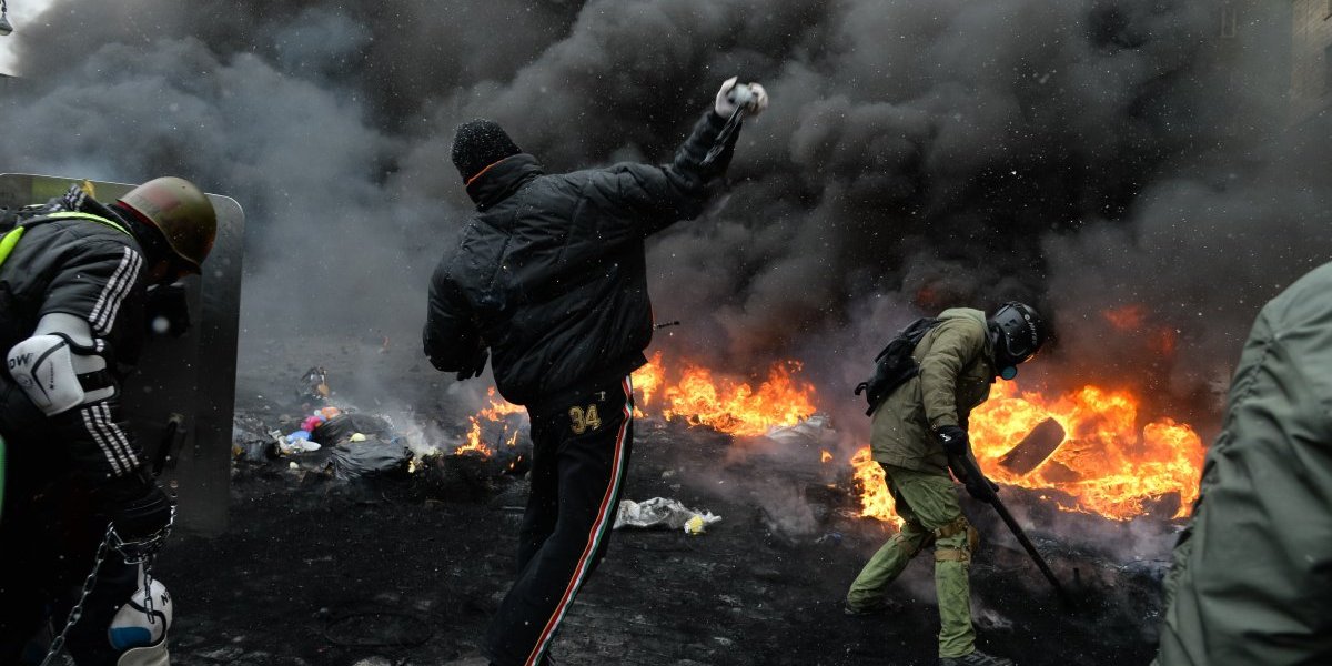 Ukrajina je svoju obojenu revoluciju platila stotinama hiljada života! Evo ko je stajao iza nje!