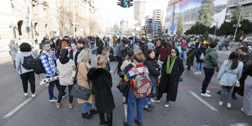 Razotkriveni! Plenumaši bi da koriste šifre, predlažu da umesto "politička stranka" sada govore ovo!
