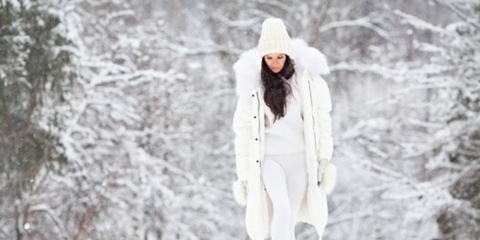 Beli kaput je najveći trend ove zime! Evo kako da ga iskombinujete (FOTO)