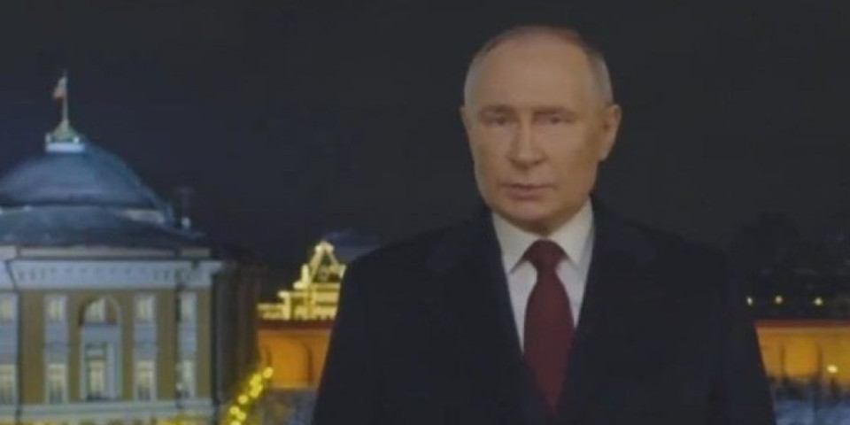 Putin održao novogodišnje obraćanje! Svima je zapao za oko jedan detalj (FOTO)