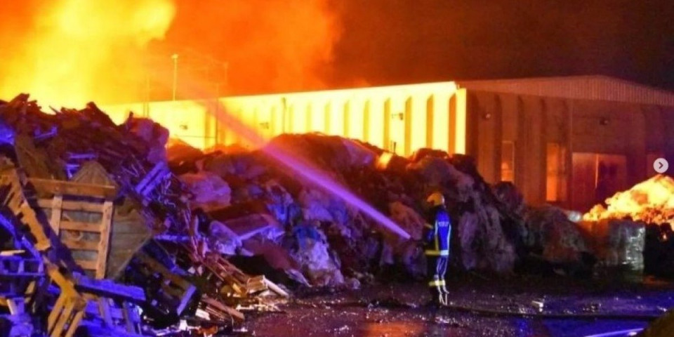 Veliki požar u Kikindi! Drama u krugu fabrike hemijske industrije (FOTO)