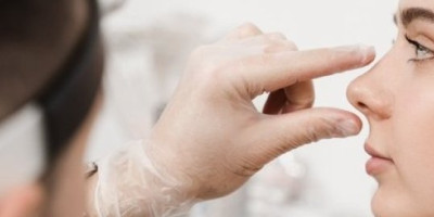 Ministarka Aida Salčinović našla se u centru nezapamćenog skandala i to zato što se otkrilo da je pre četiri godine ubrizgavala filere ženi u toaletu.