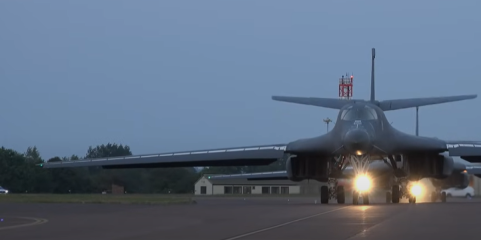 Srušio se američki bombarder! Supersonična letelica poslata na misiju u Južnu Dakotu (VIDEO)