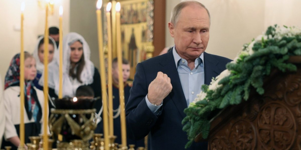 (FOTO) Božićna poruka Kremlja! Putinu se pridružio Peskov, Badnje veče proveo sa porodicama poginulih vojnika