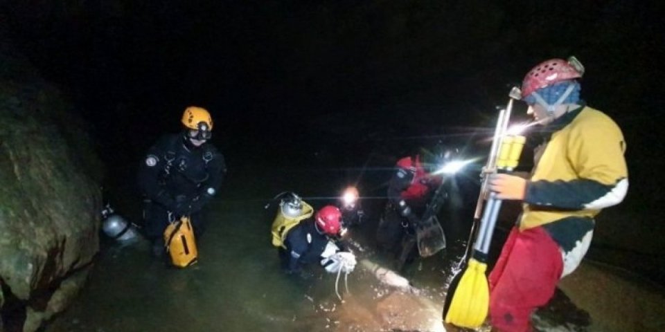 (FOTO/VIDEO) Drama u Sloveniji, evakuacija zarobljenih u pećini nemoguća - nivo vode raste!