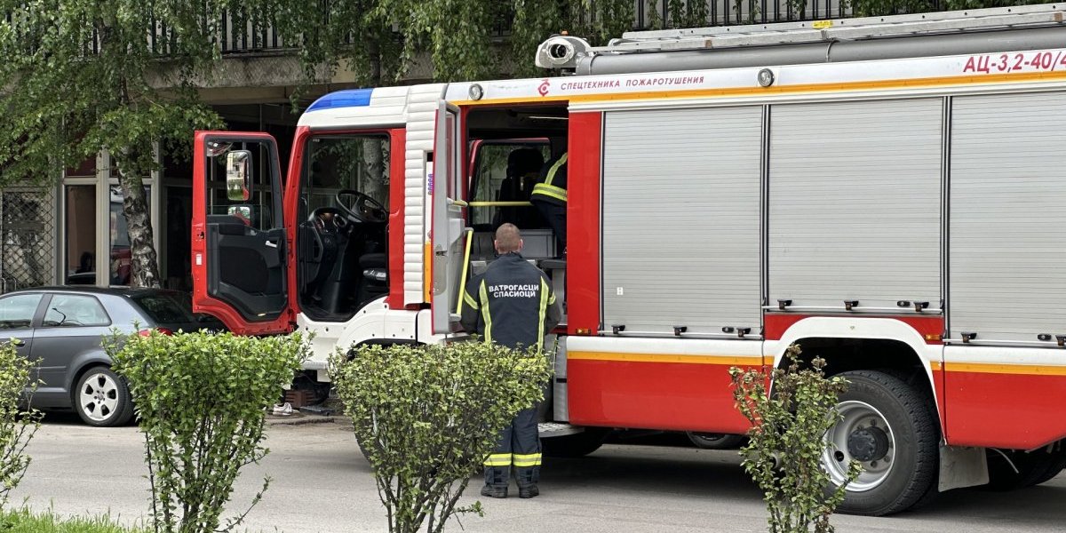 Zapalio se podzemni kontejner: Vatrogasci hitno reagovali