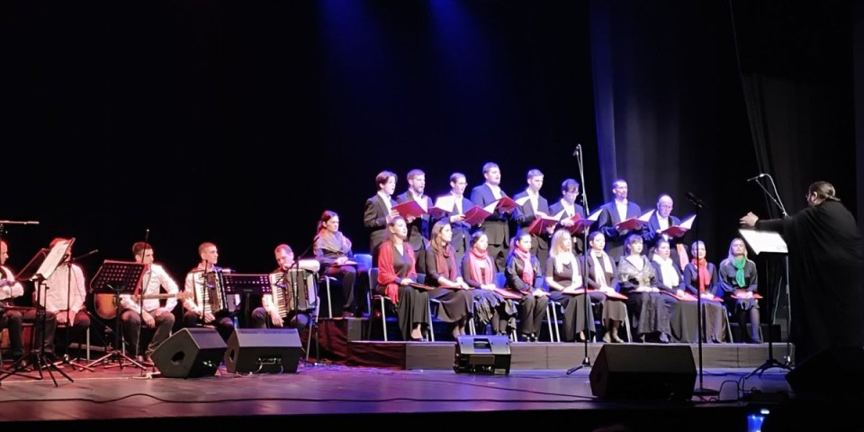 Česti i burni aplauzi, kvalitetan sadržaj i oduševljena publika! Sedmi božićni koncert održan sinoć u CK “Vlada Divljan” (VIDEO)